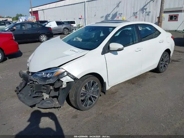 5YFBURHE8JP778118 2018 TOYOTA COROLLA - Image 2