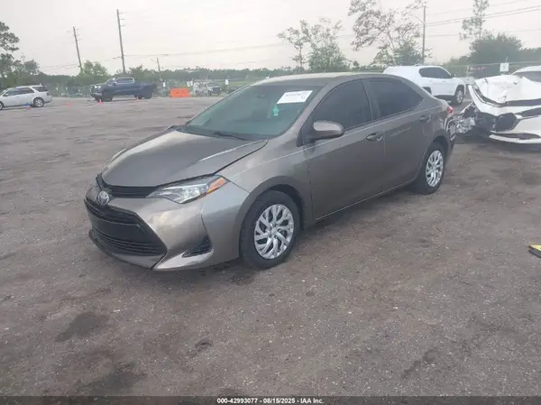 5YFBURHE8JP778362 2018 TOYOTA COROLLA - Image 2