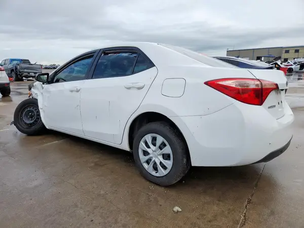5YFBURHE8JP779625 2018 TOYOTA COROLLA - Image 2