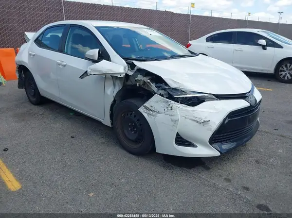 5YFBURHE8JP781309 2018 TOYOTA COROLLA - Image 1
