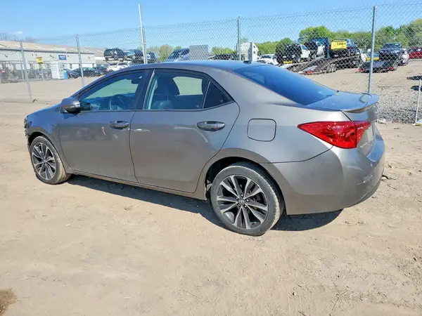 5YFBURHE8JP782489 2018 TOYOTA COROLLA - Image 2
