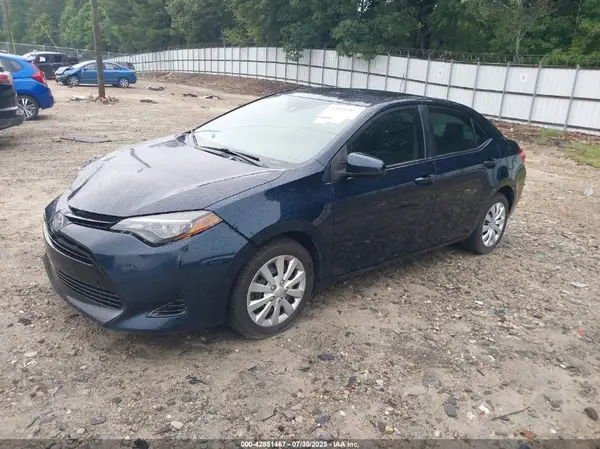 5YFBURHE8JP783237 2018 TOYOTA COROLLA - Image 2