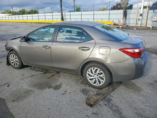 5YFBURHE8JP783755 2018 TOYOTA COROLLA - Image 2