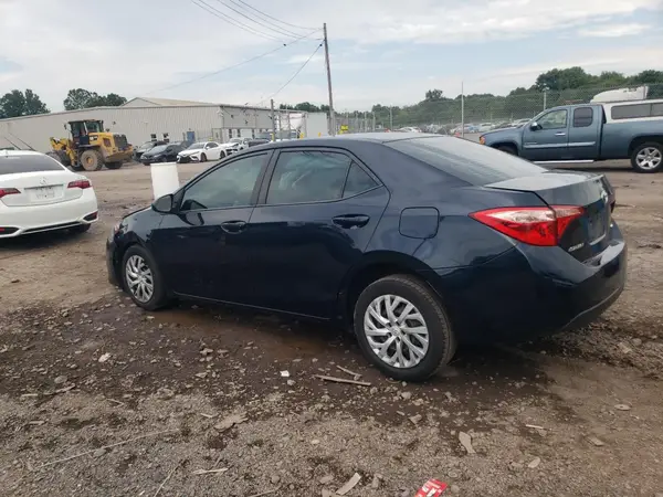5YFBURHE8JP784341 2018 TOYOTA COROLLA - Image 2