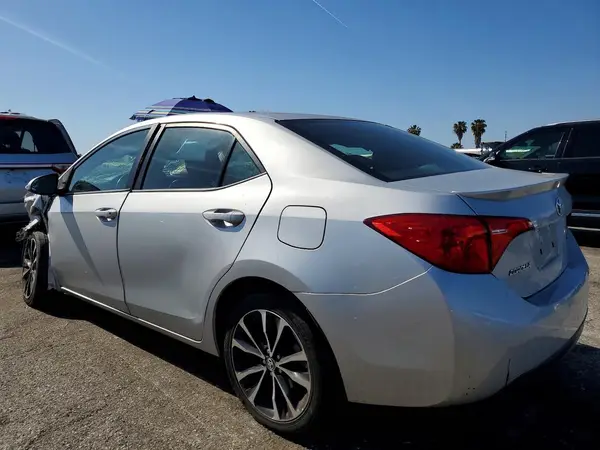 5YFBURHE8JP785201 2018 TOYOTA COROLLA - Image 2