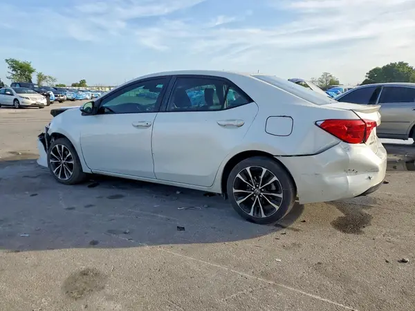 5YFBURHE8JP788406 2018 TOYOTA COROLLA - Image 2