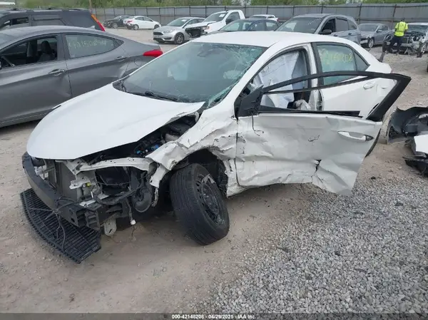 5YFBURHE8JP788860 2018 TOYOTA COROLLA - Image 2