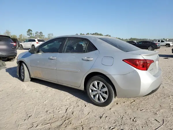 5YFBURHE8JP789412 2018 TOYOTA COROLLA - Image 2