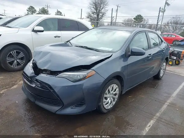 5YFBURHE8JP790205 2018 TOYOTA COROLLA - Image 2