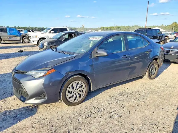 5YFBURHE8JP790656 2018 TOYOTA COROLLA - Image 1