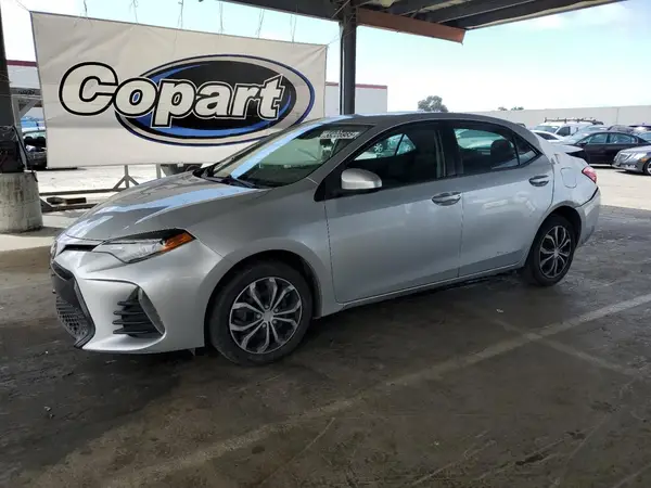 5YFBURHE8JP791810 2018 TOYOTA COROLLA - Image 1