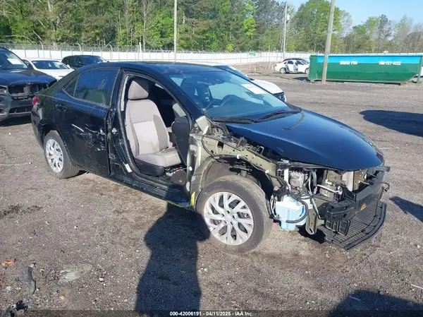 5YFBURHE8JP794481 2018 TOYOTA COROLLA - Image 1