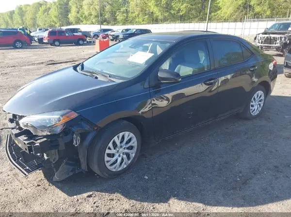 5YFBURHE8JP794481 2018 TOYOTA COROLLA - Image 2