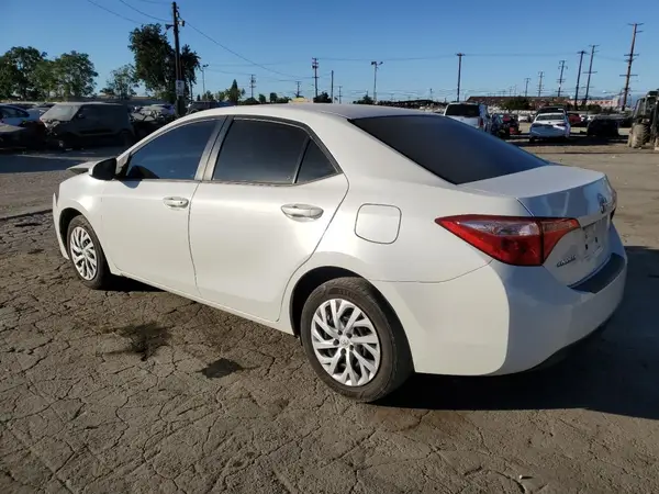 5YFBURHE8JP795016 2018 TOYOTA COROLLA - Image 2