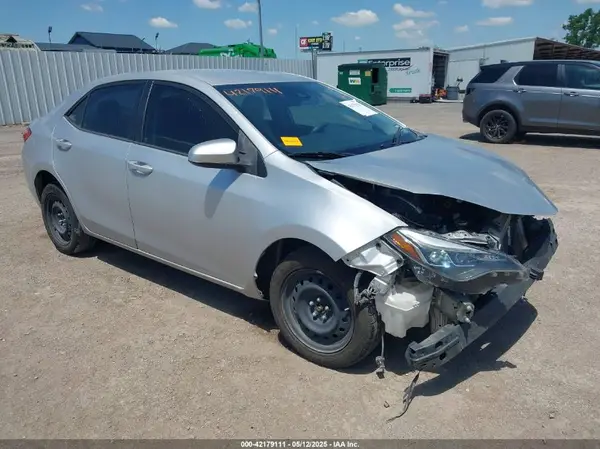 5YFBURHE8JP795047 2018 TOYOTA COROLLA - Image 1