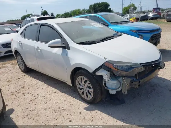 5YFBURHE8JP795470 2018 TOYOTA COROLLA - Image 1