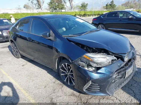 5YFBURHE8JP795579 2018 TOYOTA COROLLA - Image 1