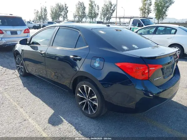 5YFBURHE8JP795579 2018 TOYOTA COROLLA - Image 2