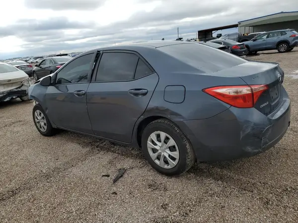 5YFBURHE8JP796960 2018 TOYOTA COROLLA - Image 2