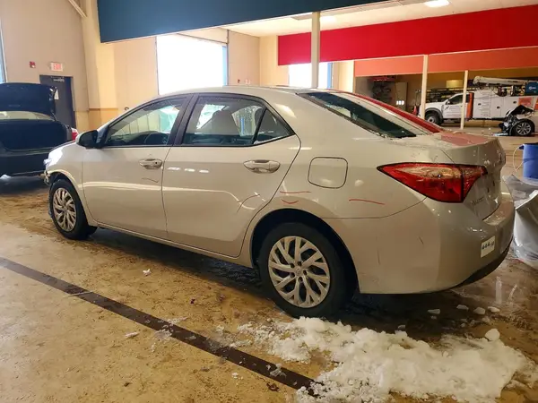 5YFBURHE8JP798417 2018 TOYOTA COROLLA - Image 2