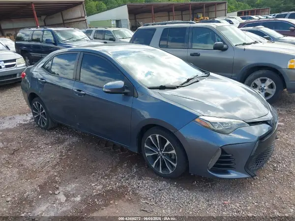 5YFBURHE8JP798613 2018 TOYOTA COROLLA - Image 1