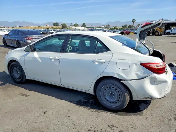 5YFBURHE8JP798790 2018 TOYOTA COROLLA - Image 2
