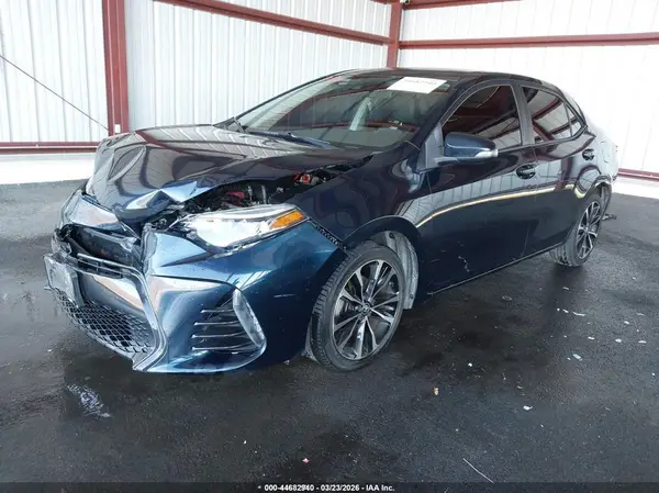 5YFBURHE8JP798885 2018 TOYOTA COROLLA - Image 2