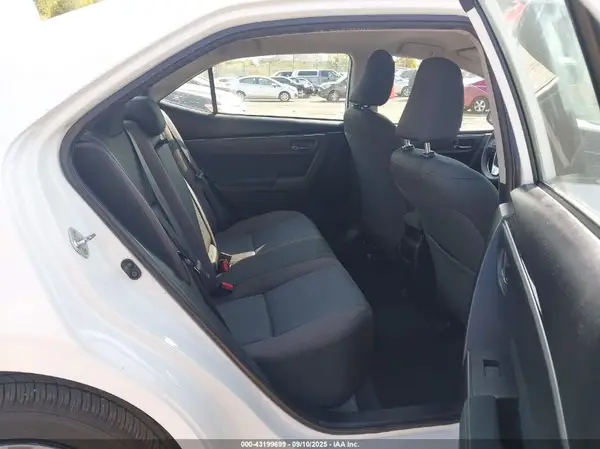 5YFBURHE8JP798949 2018 TOYOTA COROLLA - Image 8