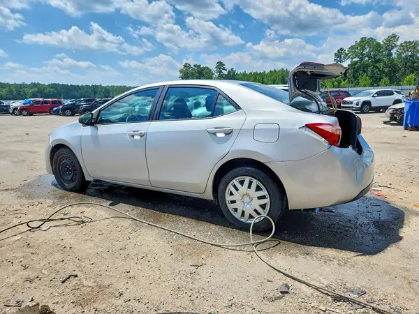 5YFBURHE8JP799146 2018 TOYOTA COROLLA - Image 2