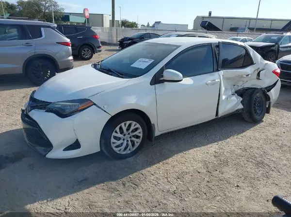 5YFBURHE8JP799745 2018 TOYOTA COROLLA - Image 2