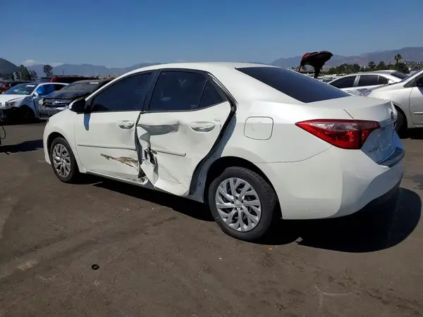 5YFBURHE8JP800036 2018 TOYOTA COROLLA - Image 2