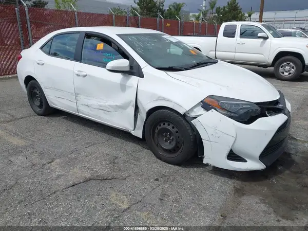 5YFBURHE8JP800344 2018 TOYOTA COROLLA - Image 1