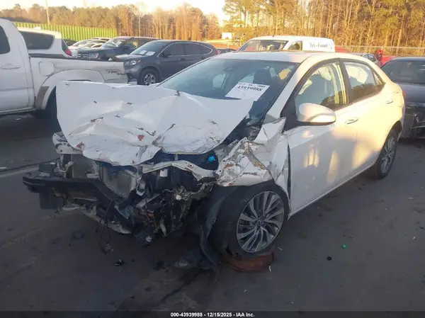 5YFBURHE8JP801560 2018 TOYOTA COROLLA - Image 2