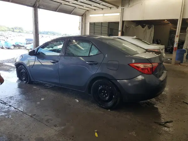 5YFBURHE8JP802210 2018 TOYOTA COROLLA - Image 2