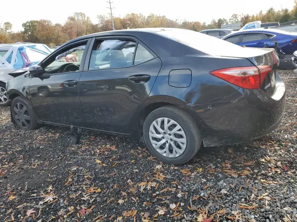 5YFBURHE8JP803325 2018 TOYOTA COROLLA - Image 2