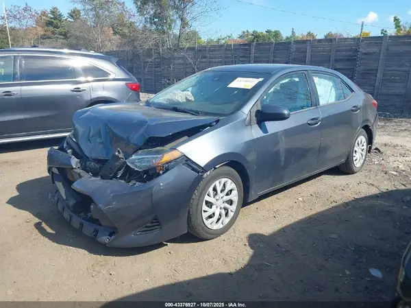 5YFBURHE8JP803826 2018 TOYOTA COROLLA - Image 2