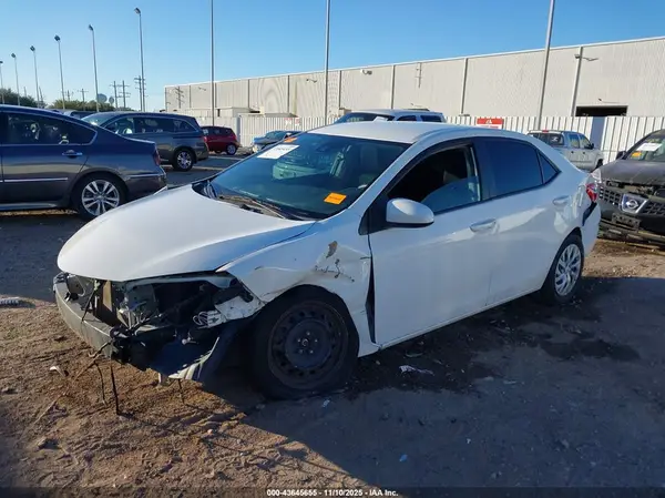 5YFBURHE8JP803972 2018 TOYOTA COROLLA - Image 2