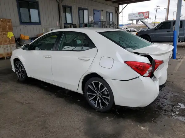 5YFBURHE8JP804166 2018 TOYOTA COROLLA - Image 2
