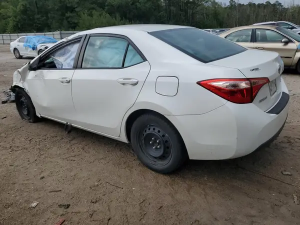 5YFBURHE8JP805172 2018 TOYOTA COROLLA - Image 2