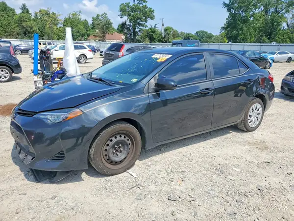 5YFBURHE8JP805768 2018 TOYOTA COROLLA - Image 1