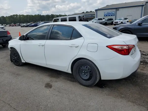 5YFBURHE8JP805933 2018 TOYOTA COROLLA - Image 2