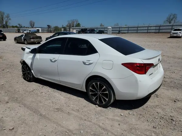 5YFBURHE8JP807178 2018 TOYOTA COROLLA - Image 2