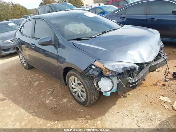 5YFBURHE8JP807522 2018 TOYOTA COROLLA - Image 1