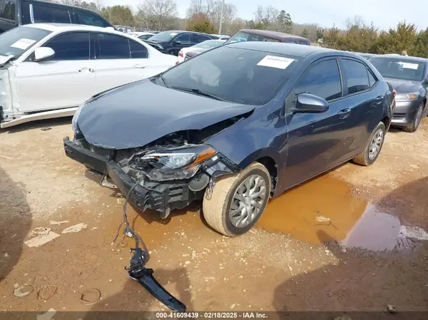 5YFBURHE8JP807522 2018 TOYOTA COROLLA - Image 2
