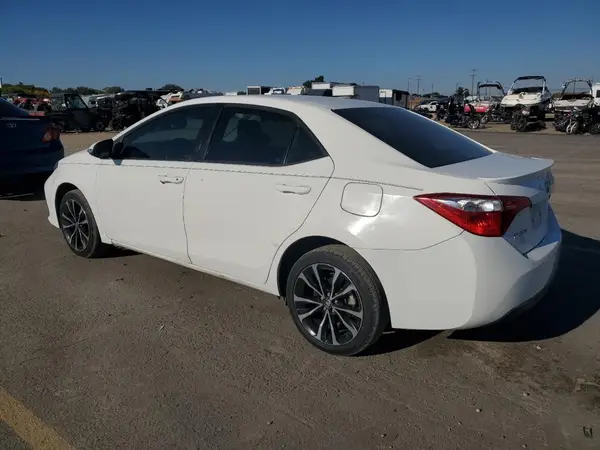 5YFBURHE8JP807584 2018 TOYOTA COROLLA - Image 2