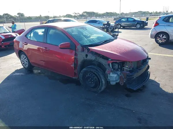 5YFBURHE8JP807598 2018 TOYOTA COROLLA - Image 1