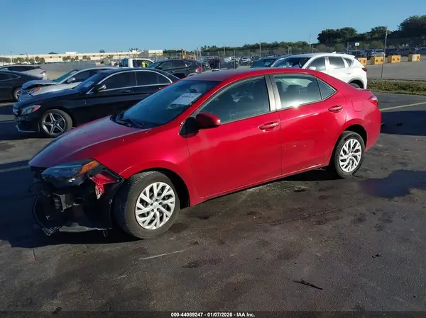 5YFBURHE8JP807598 2018 TOYOTA COROLLA - Image 2