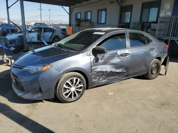 5YFBURHE8JP807973 2018 TOYOTA COROLLA - Image 1