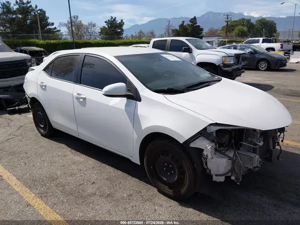 5YFBURHE8JP808234 2018 TOYOTA COROLLA - Image 1