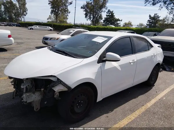 5YFBURHE8JP808234 2018 TOYOTA COROLLA - Image 2